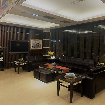 ยัง ซอร์ลาน บูติคโฮเต็ล แฟลกชิพ ไท่นาน Hotel ไถหนาน ภายนอก รูปภาพ