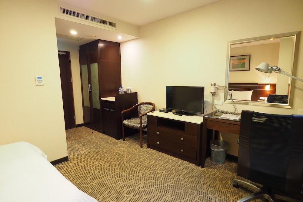 ยัง ซอร์ลาน บูติคโฮเต็ล แฟลกชิพ ไท่นาน Hotel ไถหนาน ภายนอก รูปภาพ