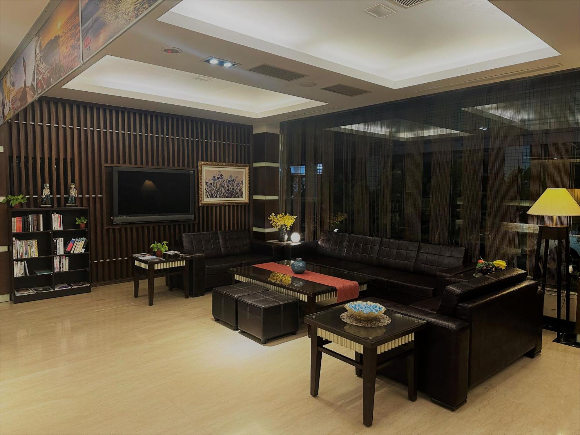 ยัง ซอร์ลาน บูติคโฮเต็ล แฟลกชิพ ไท่นาน Hotel ไถหนาน ภายนอก รูปภาพ