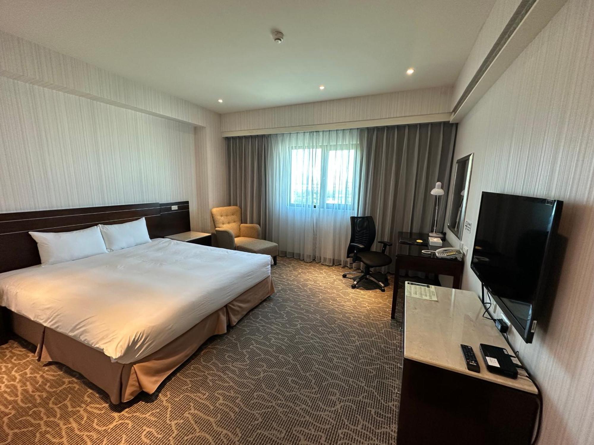ยัง ซอร์ลาน บูติคโฮเต็ล แฟลกชิพ ไท่นาน Hotel ไถหนาน ภายนอก รูปภาพ