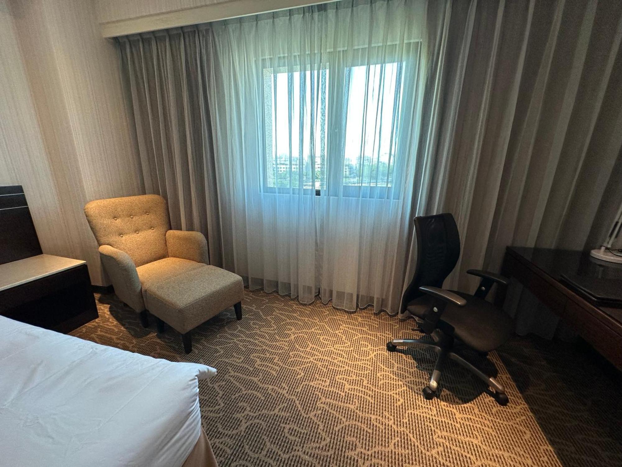 ยัง ซอร์ลาน บูติคโฮเต็ล แฟลกชิพ ไท่นาน Hotel ไถหนาน ภายนอก รูปภาพ