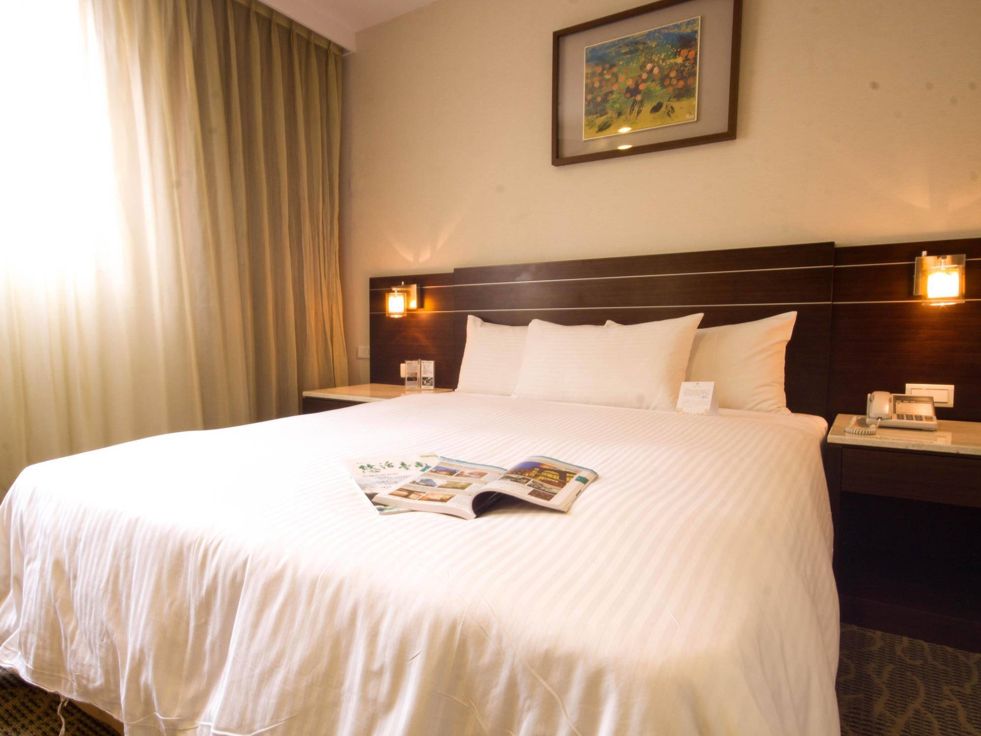 ยัง ซอร์ลาน บูติคโฮเต็ล แฟลกชิพ ไท่นาน Hotel ไถหนาน ภายนอก รูปภาพ