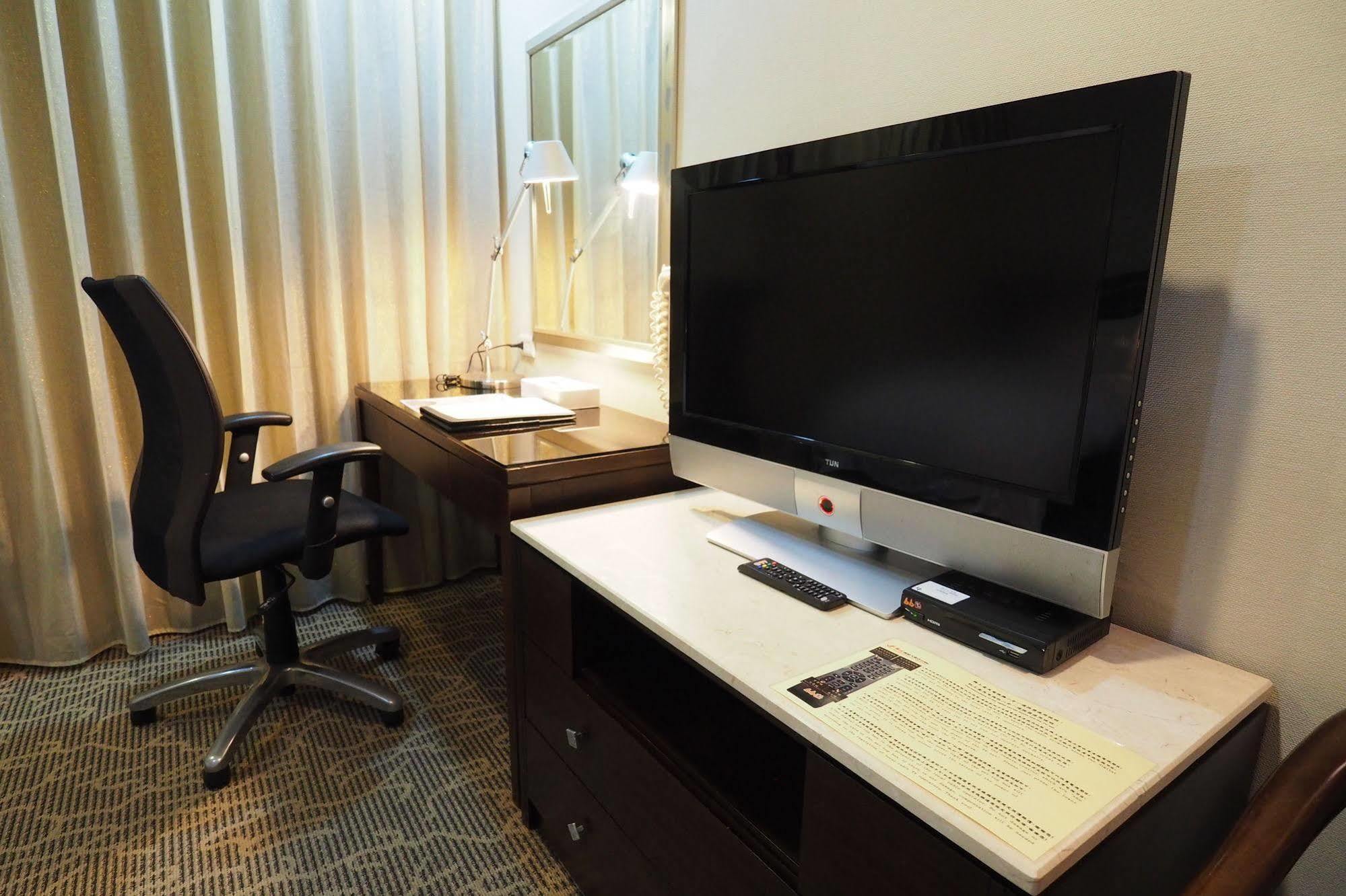 ยัง ซอร์ลาน บูติคโฮเต็ล แฟลกชิพ ไท่นาน Hotel ไถหนาน ภายนอก รูปภาพ