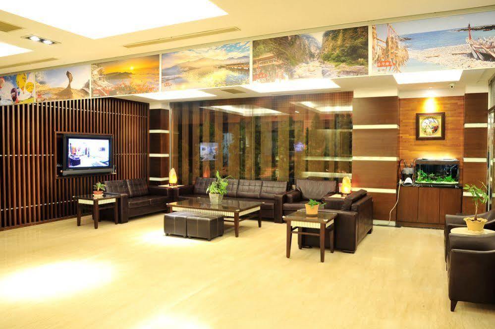ยัง ซอร์ลาน บูติคโฮเต็ล แฟลกชิพ ไท่นาน Hotel ไถหนาน ภายนอก รูปภาพ